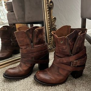Freebird boots - EUC size 8